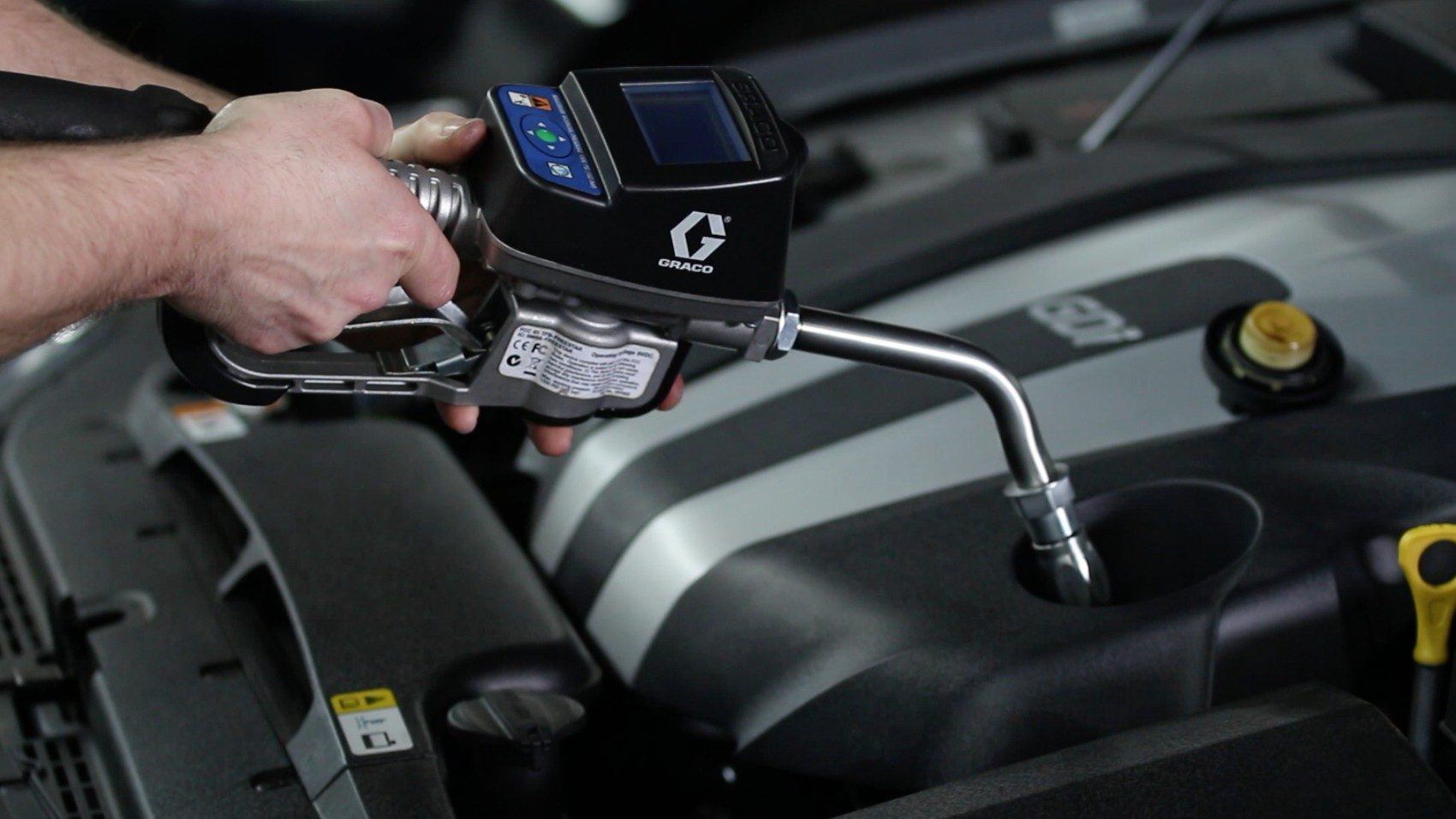 Hyundai Fluids Oil Pour 1